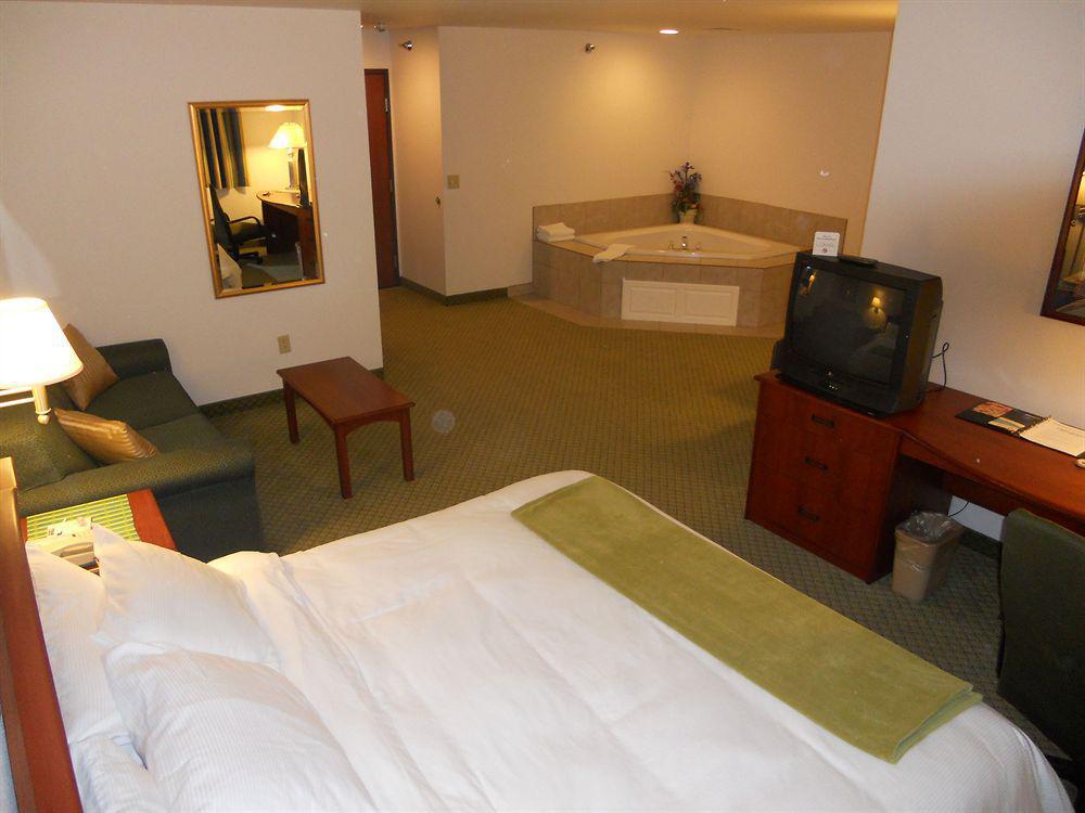 Crossings By Grandstay Inn & Suites Becker Экстерьер фото