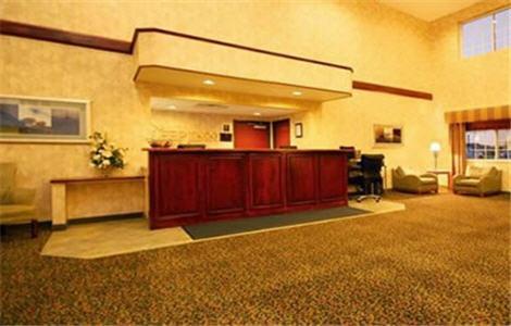 Crossings By Grandstay Inn & Suites Becker Интерьер фото